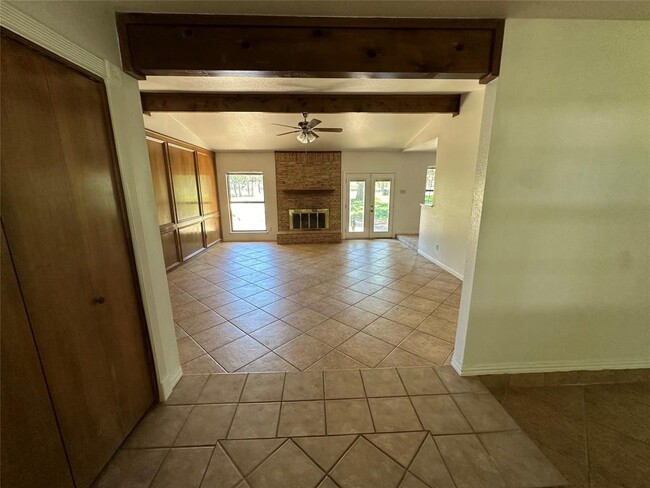 Building Photo - 331 Live Oak Dr