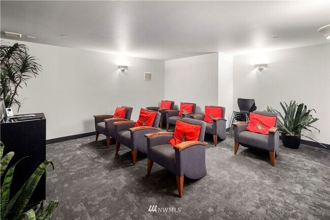 Building Photo - Classic 1bedroom Condo with Elegant Amenit...