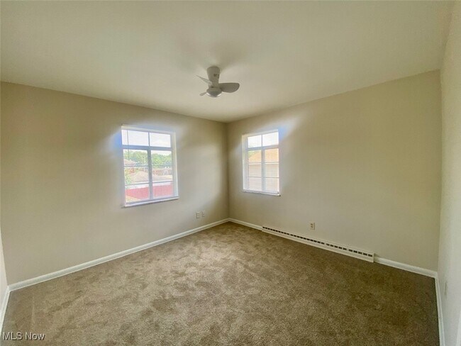 Building Photo - 463 Treeside Dr