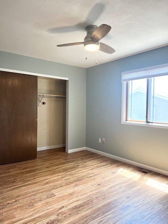 Building Photo - Gorgeous 4 bedroom, 2 bath Home with 2 car attached garage In NW Loveland, Colorado