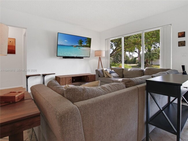 Building Photo - 1561 NE 47th St