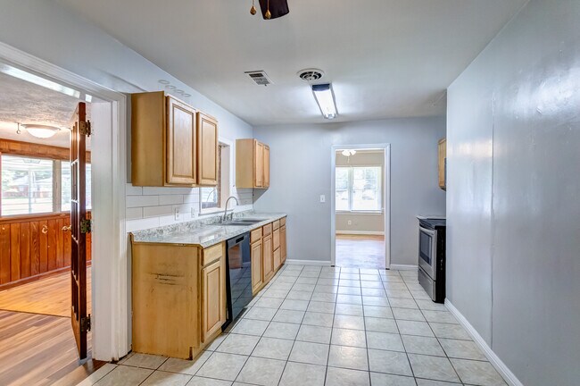 Building Photo - 3720 Pelzer Ave