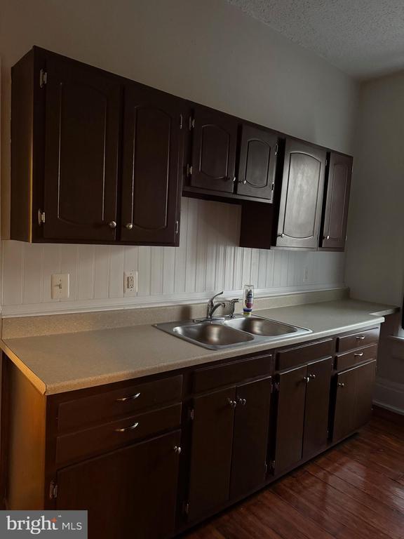 Building Photo - 113 E Main St