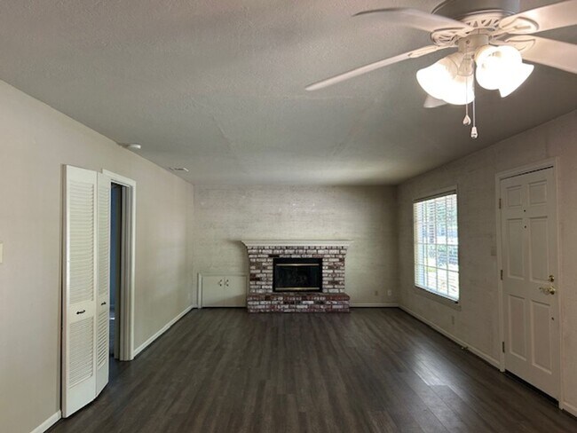 Building Photo - 2280 Summerfield Rd