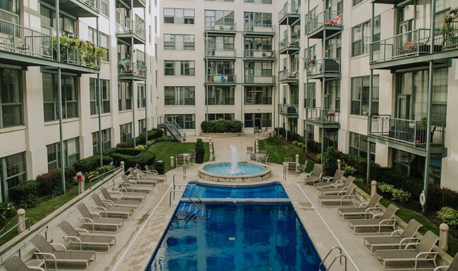 Building Photo - 940 Monroe Ave NW