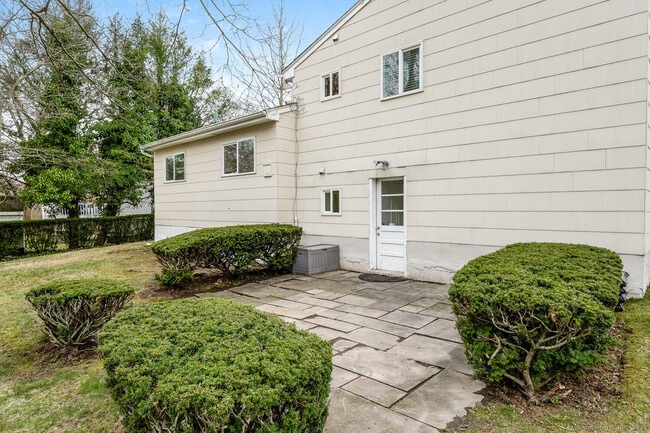 Building Photo - 14 Amherst Rd