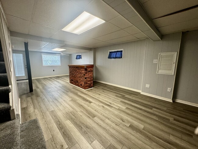 Building Photo - 733 Churchill Dr