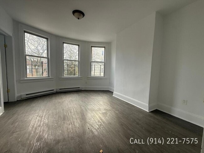 Building Photo - 15 Cedar St