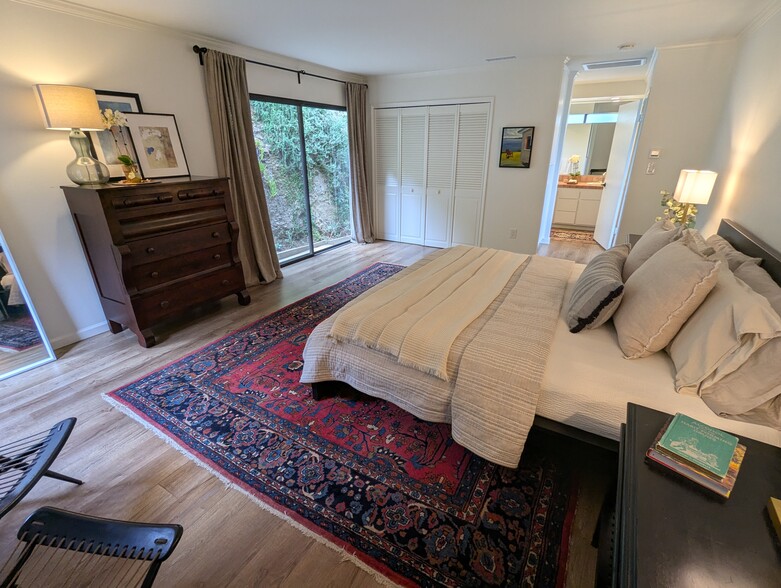 Master bedroom is enormous - 1868 Kaweah Dr