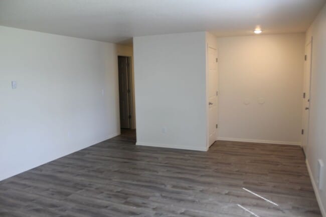 Building Photo - 4 bedroom, 2 bath home near Intel in Hillsboro