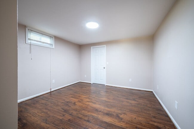 Building Photo - Rutrough Road