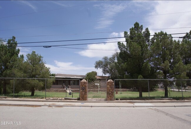 Building Photo - 9401 Pavo Ln