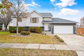 Building Photo - Charming Single Family Home in Post Falls!!