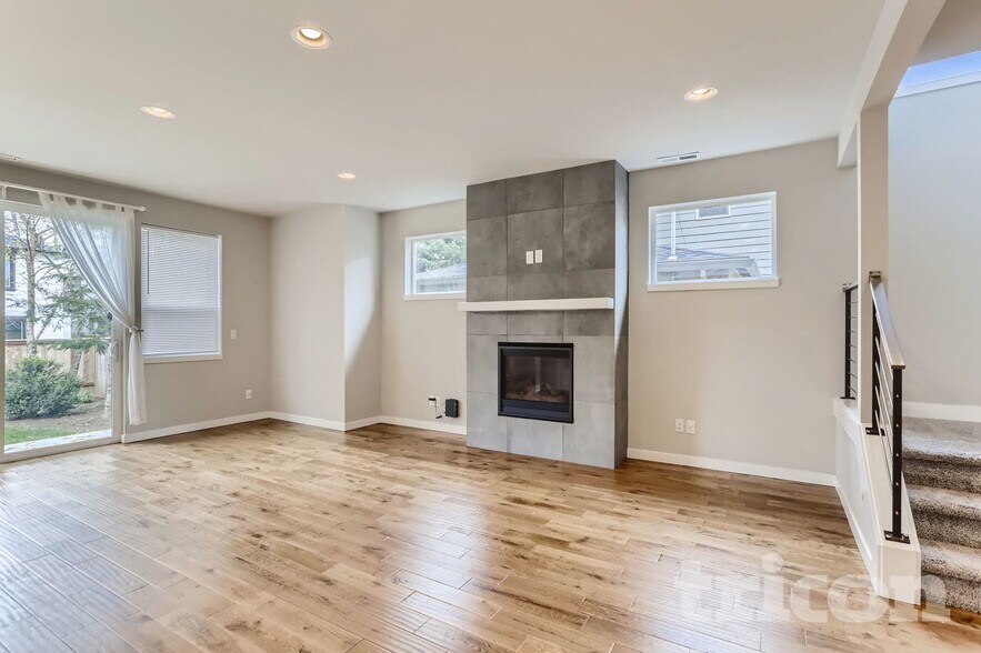 Building Photo - 5035 SE Knapp St