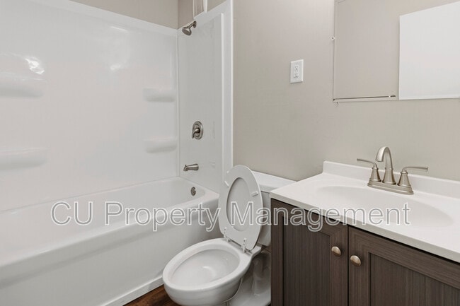 Building Photo - 1605 N Willow Rd