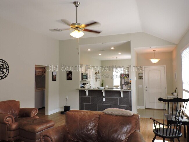 Building Photo - 5643 Vendome Ct