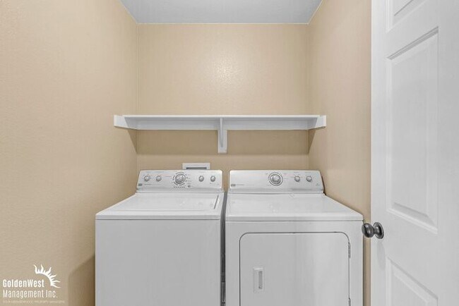 Building Photo - Charming 3 Bdm 2Ba Single-Story Home in Gl...