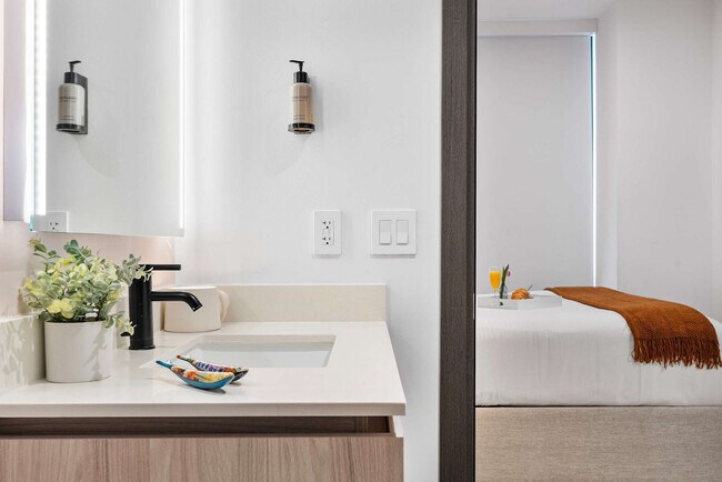 Building Photo - 398 NE 5th St