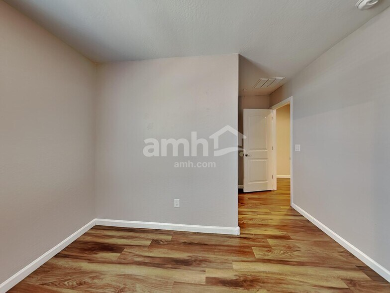 Building Photo - 20728 W Thomas Rd