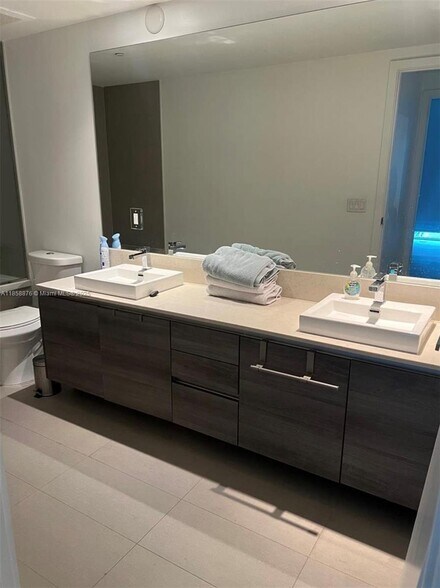 Building Photo - 1080 Brickell Ave