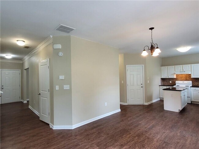 Building Photo - 6010 Stonebrook Ln