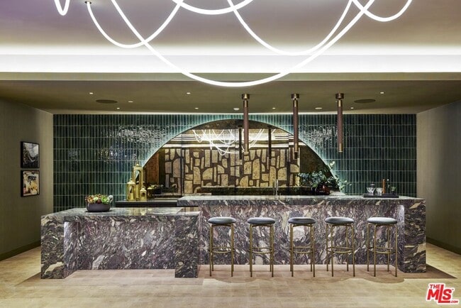 Building Photo - 700 Broadway