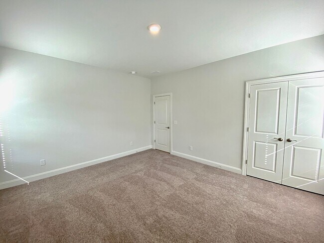 Building Photo - Stunning 6 bedroom in Cane Bay loaded with...