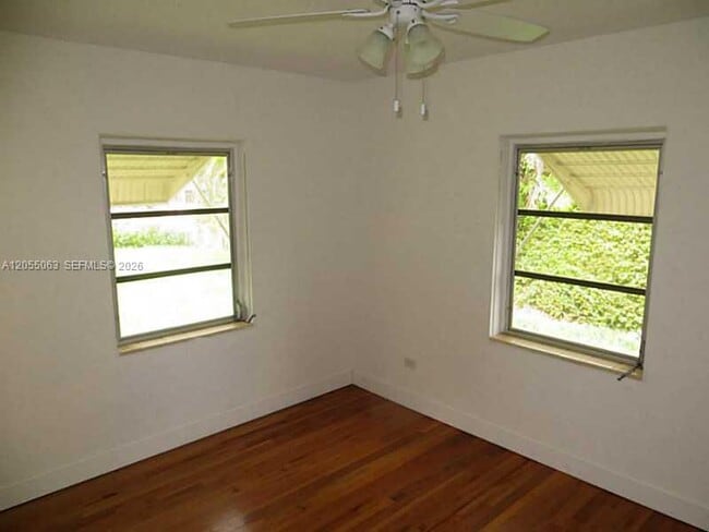 Building Photo - 5851 SW 28th St