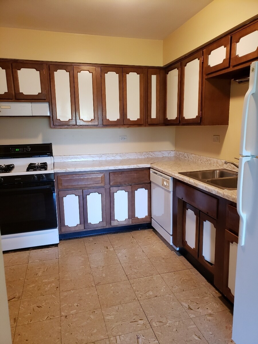Kitchen - 924 Warren Ave