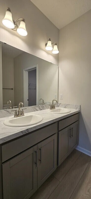 Building Photo - 3472 Bushwillow Dr