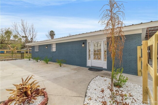 Building Photo - 312 E Mile 4 Rd