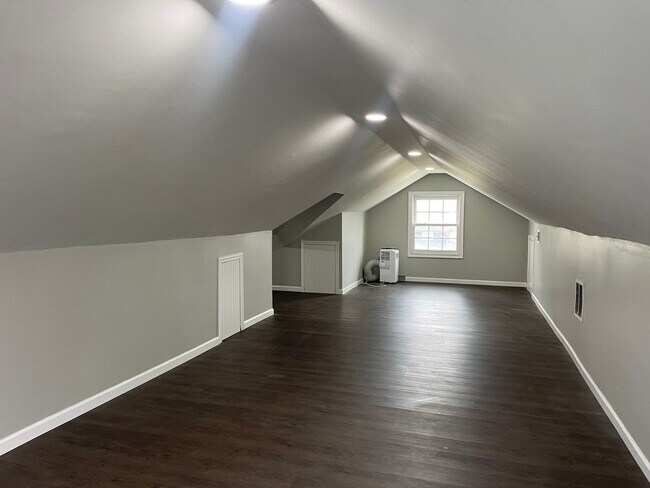 Building Photo - 1254 Catawba St
