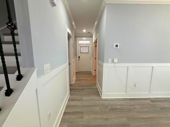 Building Photo - 6810 City View Dr