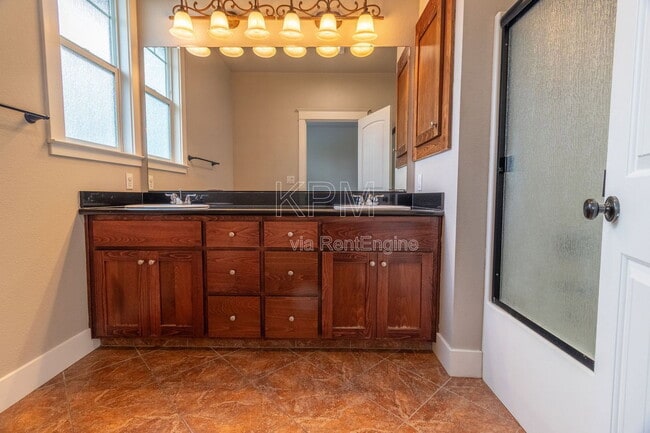 Building Photo - 2550 Plymouth Oaks Ct