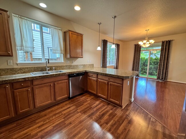 Building Photo - FOR RENT - SUPER CLEAN 4 BEDROOM, 2.5 BATH...