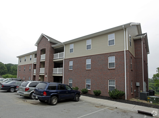 Building Photo - Oak Crest Apartments