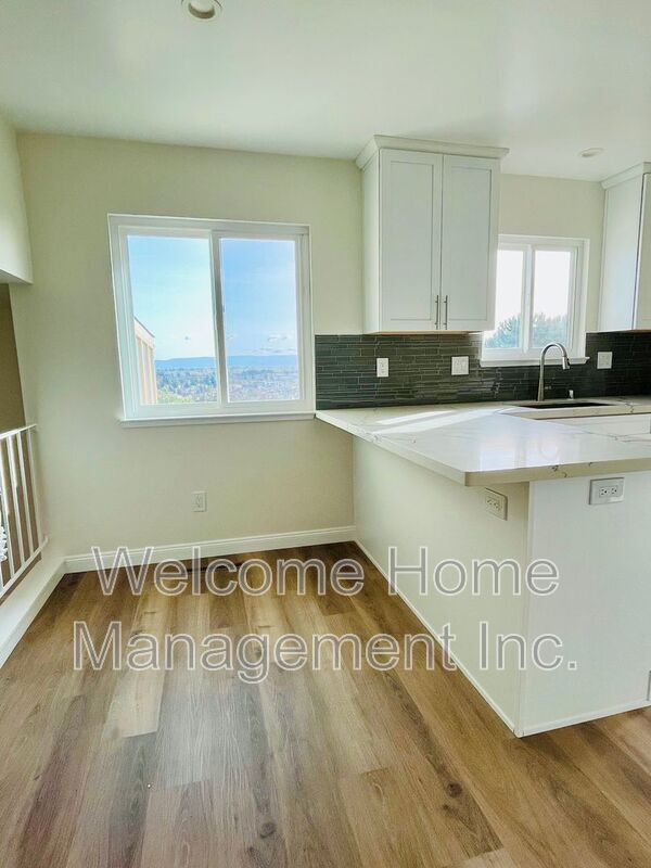 Building Photo - 16233 San Remo Dr