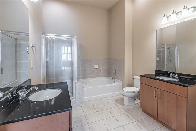 Building Photo - 711 Cosmopolitan Dr NE