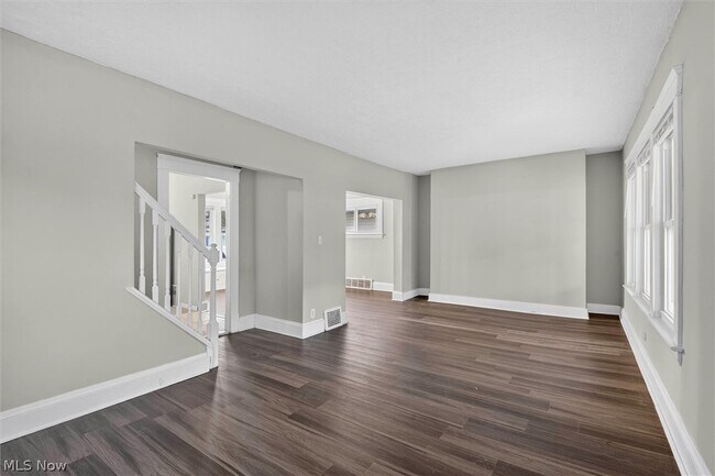 Building Photo - 12912 Maplerow Ave