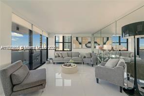 Building Photo - 2555 Collins Ave