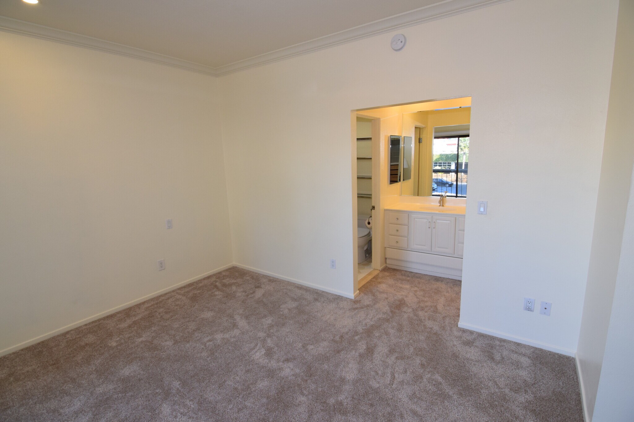 Building Photo - 13340 Maxella Ave