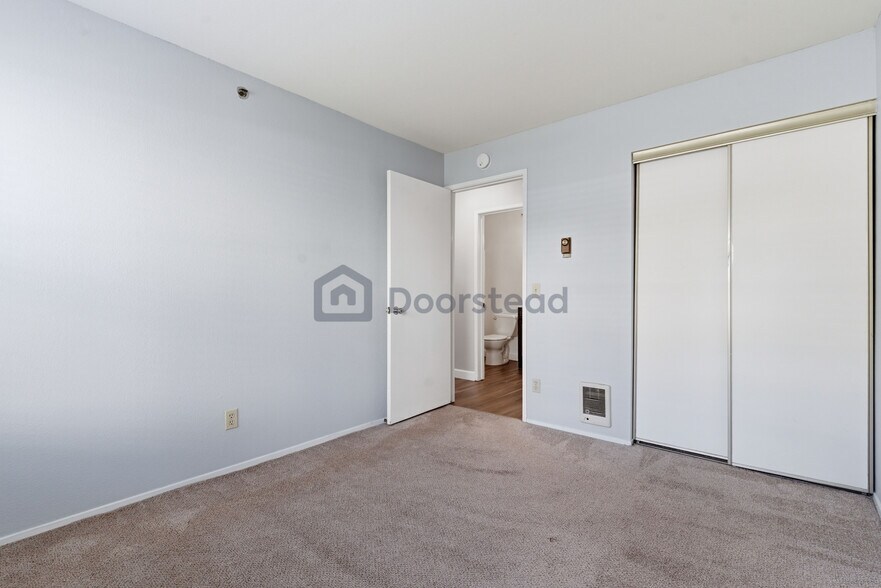 Building Photo - 675 Newbury Ln