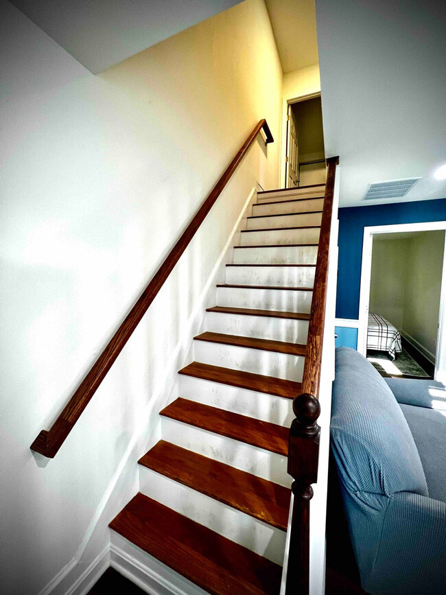 Building Photo - 1594 Main St