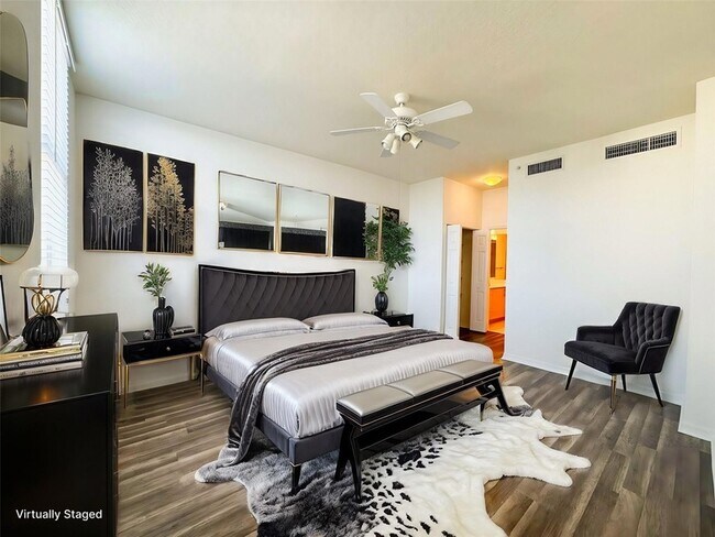 Building Photo - 2421 NE 65th St