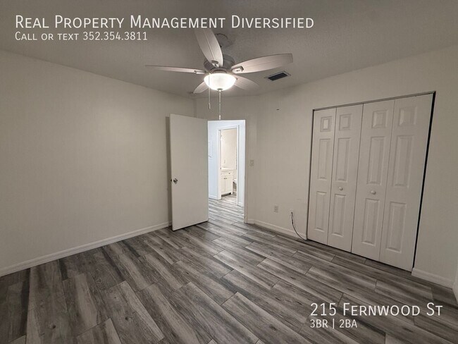 Building Photo - 215 Fernwood St