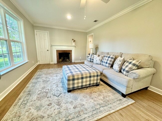 Building Photo - 413 Canna Dr