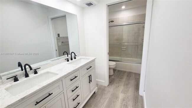 Building Photo - 10875 SW 112th Ave