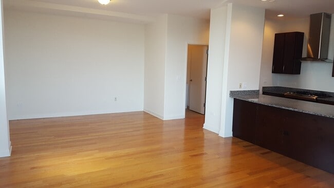 Building Photo - 4810 N Lavergne Ave