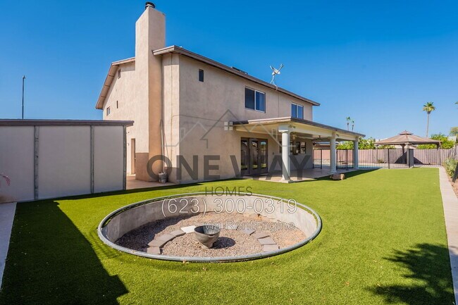 Building Photo - 1325 W Lobo Ave