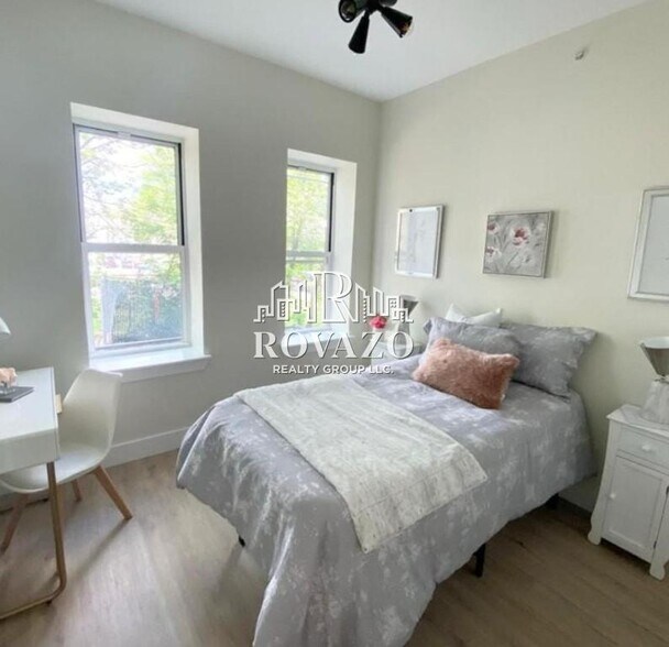 Building Photo - 502 William St